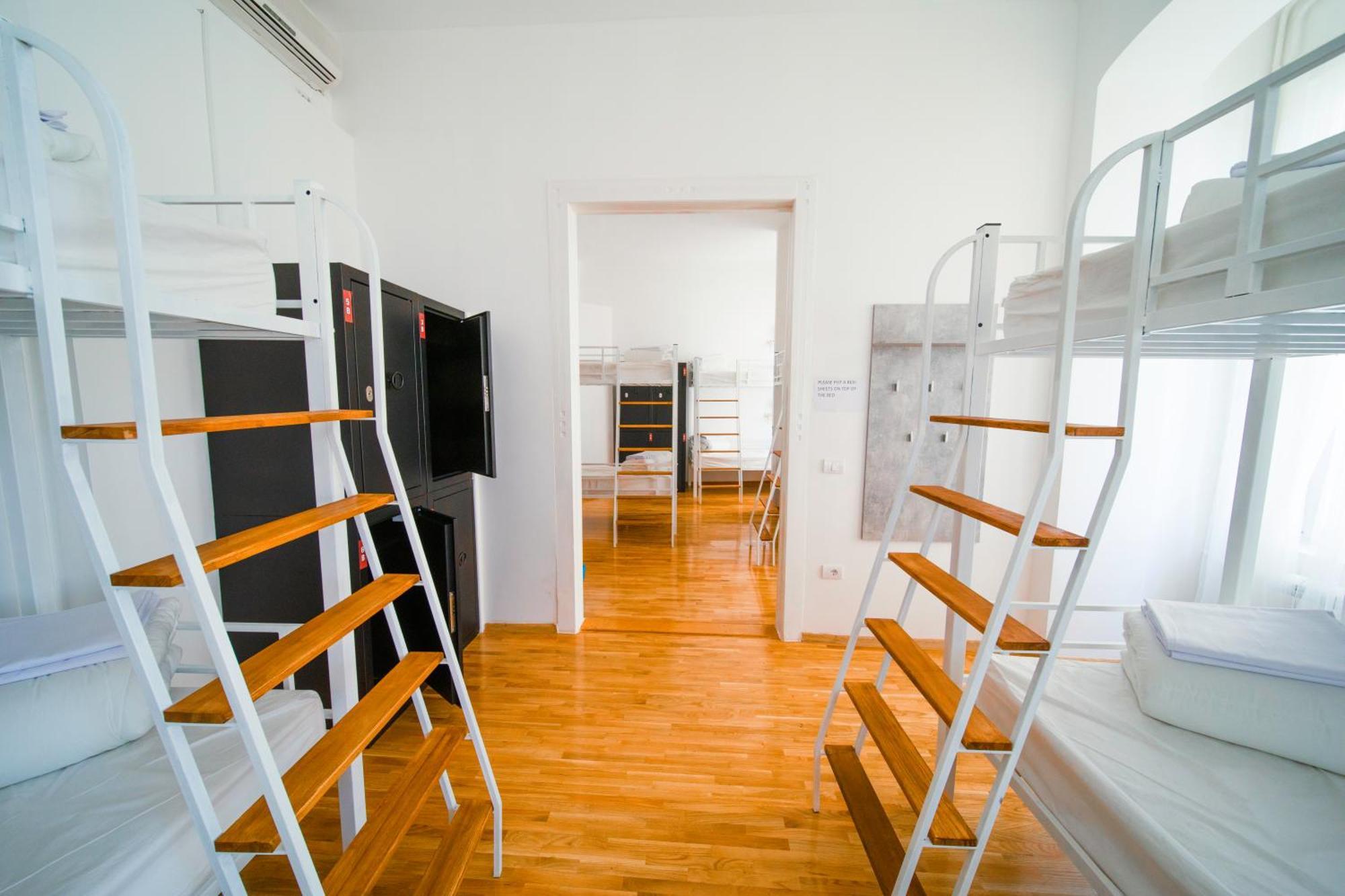 New Generation Hostel Como Lake Экстерьер фото